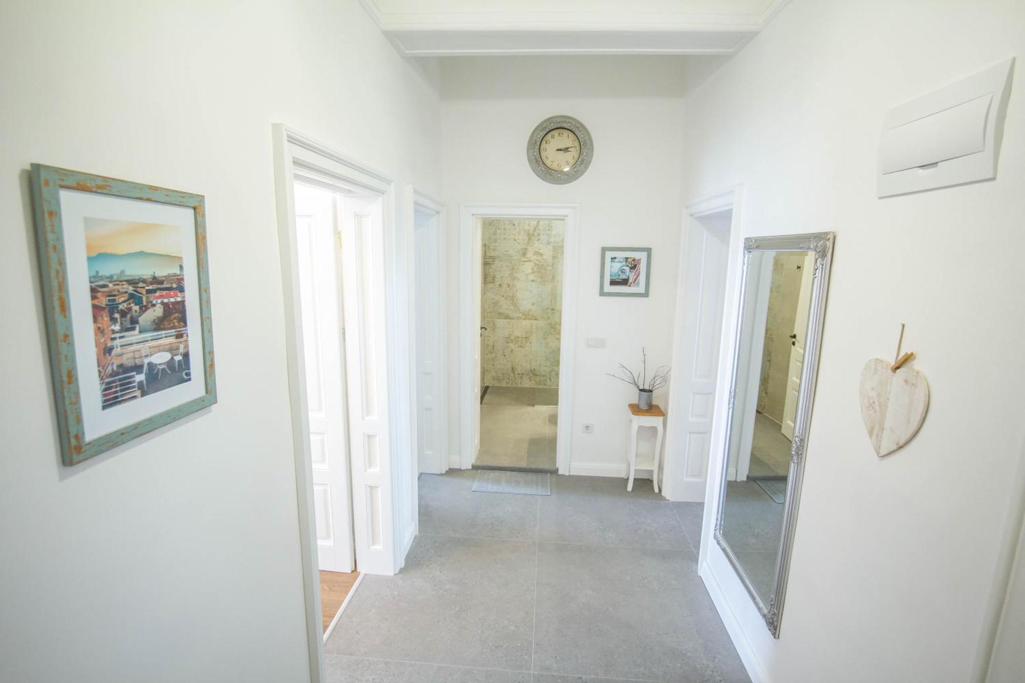 Lion'S Bridge Boutique 2Bdrm Apt, Top Center Gem Sófia Exterior foto